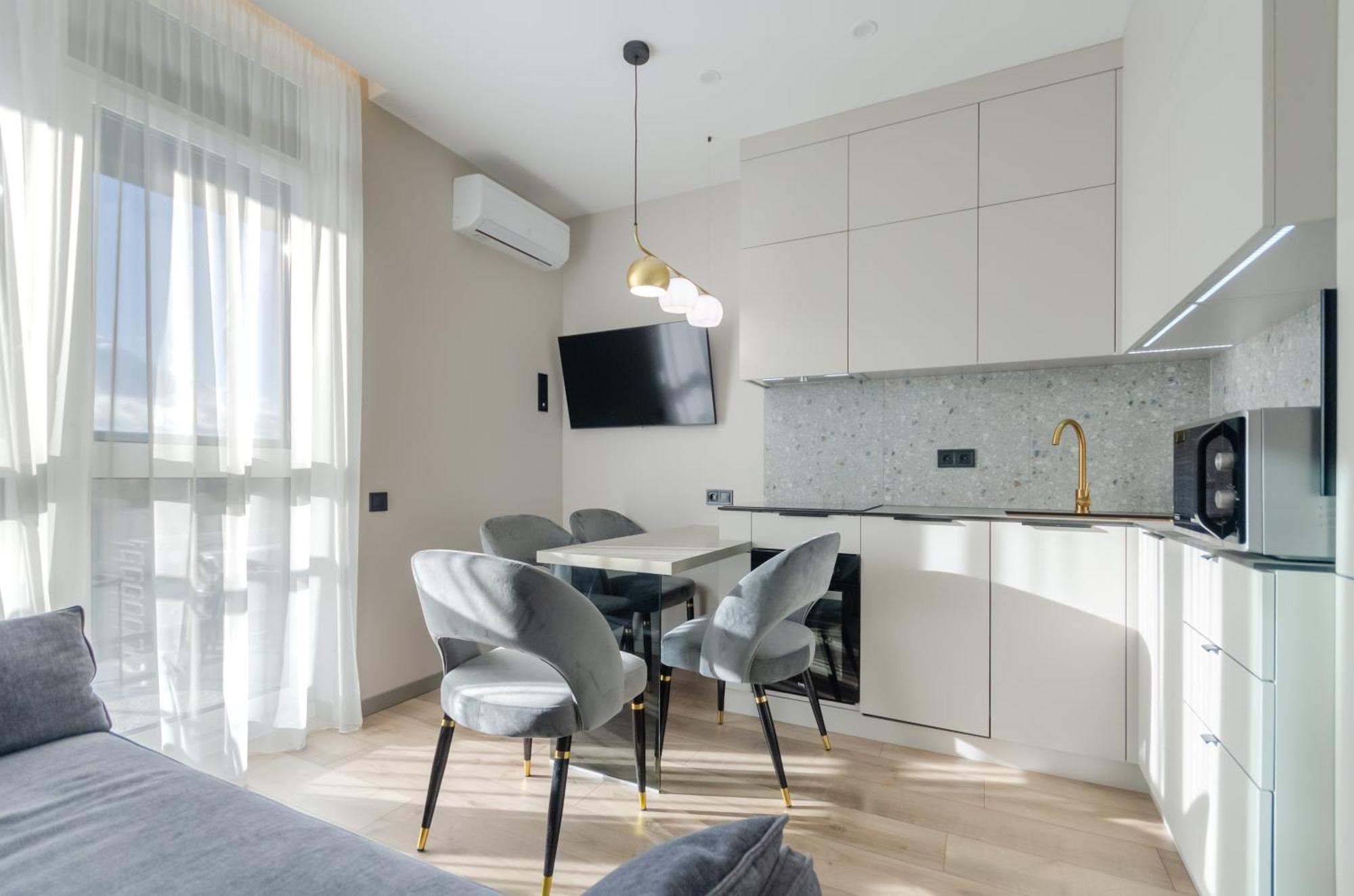 Petrovdom 85-141-122-38 Apartments In The Rc "French Quarter" Kyiv Exterior photo